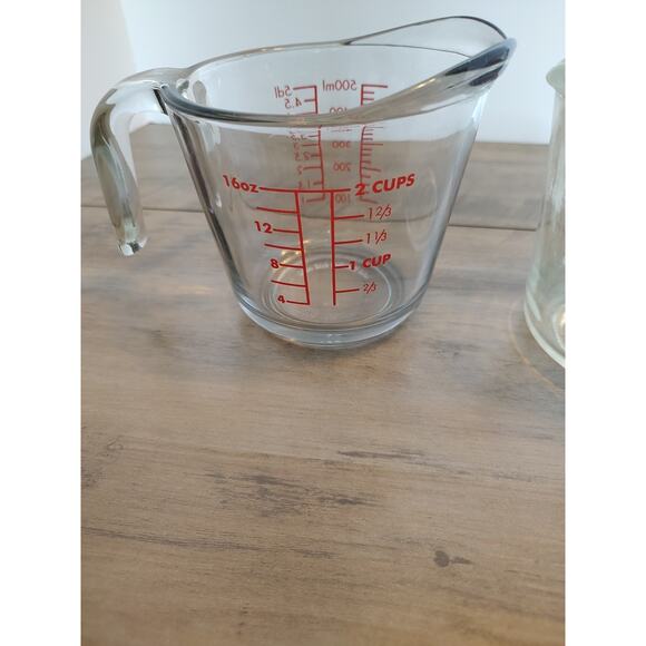 Glasbake (Vintage, D Handle) And Anchor Hocking (Modern) 2 Cup Measuring Cups - Picture 2 of 7